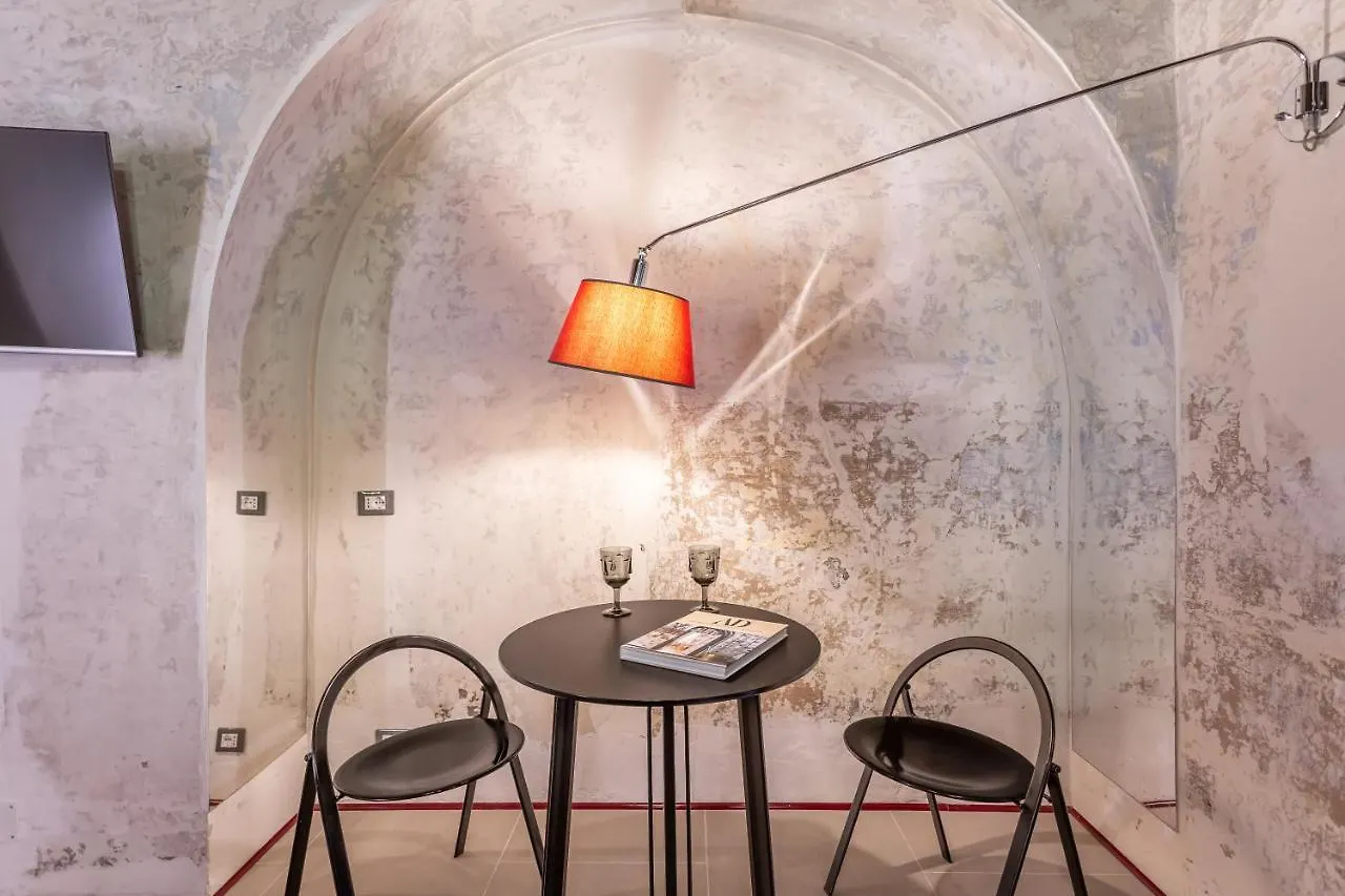 Apartamento Ruins_Design Loft 150 Mt From Colosseum Italia